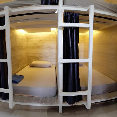 The Attic Bed & Breakfast Bandung Exterior foto