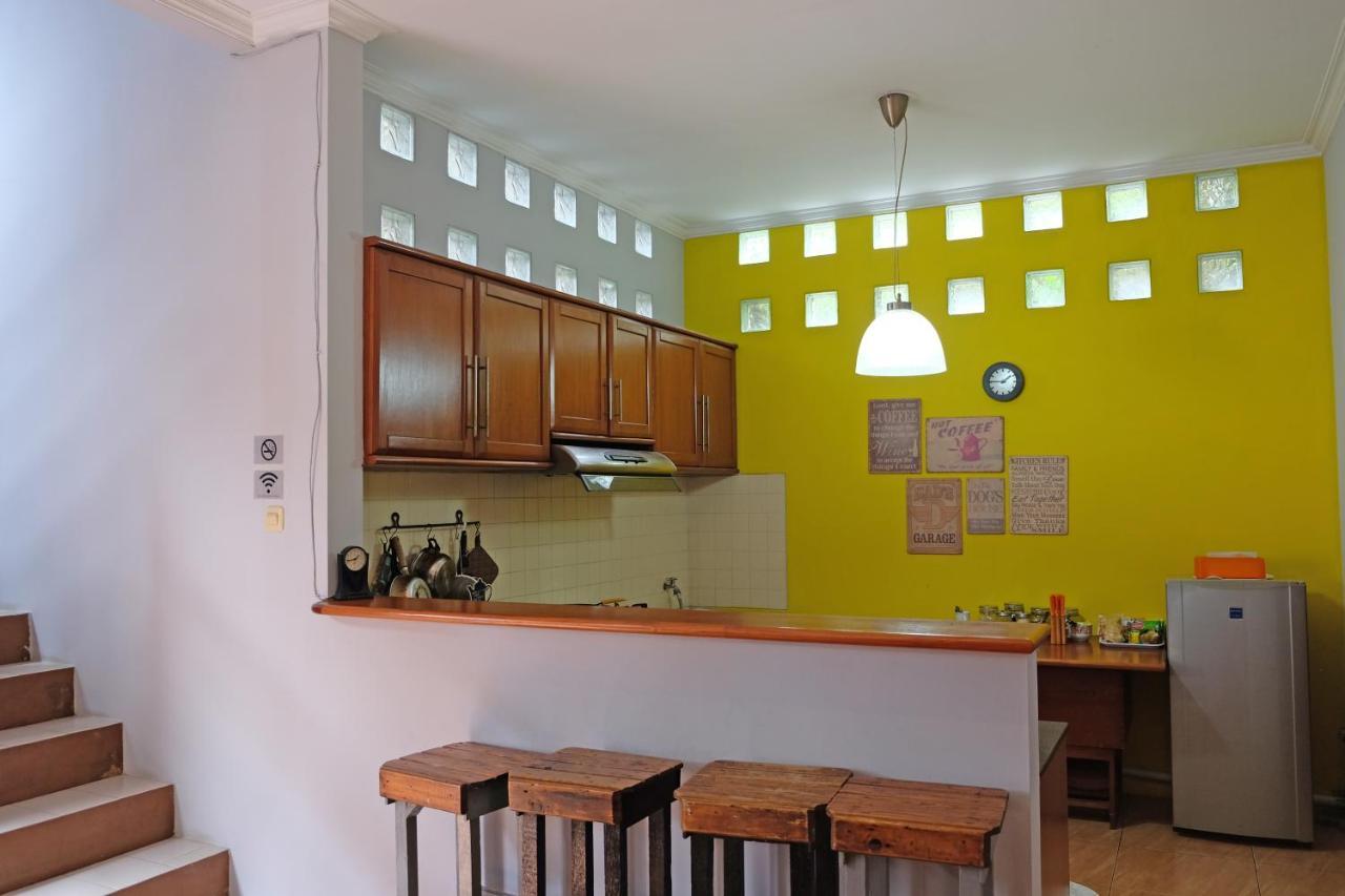 The Attic Bed & Breakfast Bandung Exterior foto