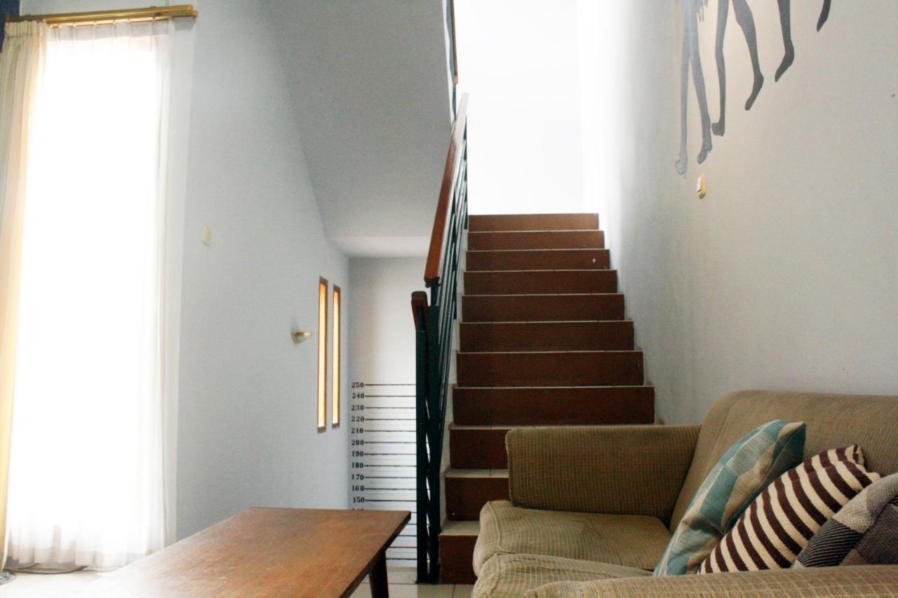 The Attic Bed & Breakfast Bandung Exterior foto