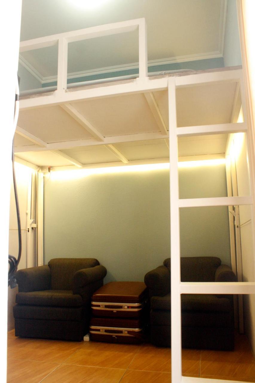 The Attic Bed & Breakfast Bandung Exterior foto
